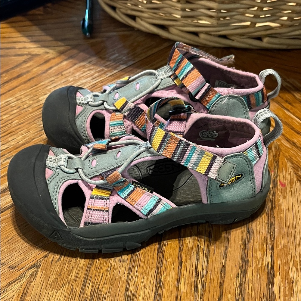 Girls keens very gently used